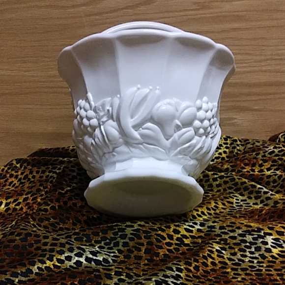 Milk Glass fruit basket 12in long 10.5 in tall - Picture 4 of 8